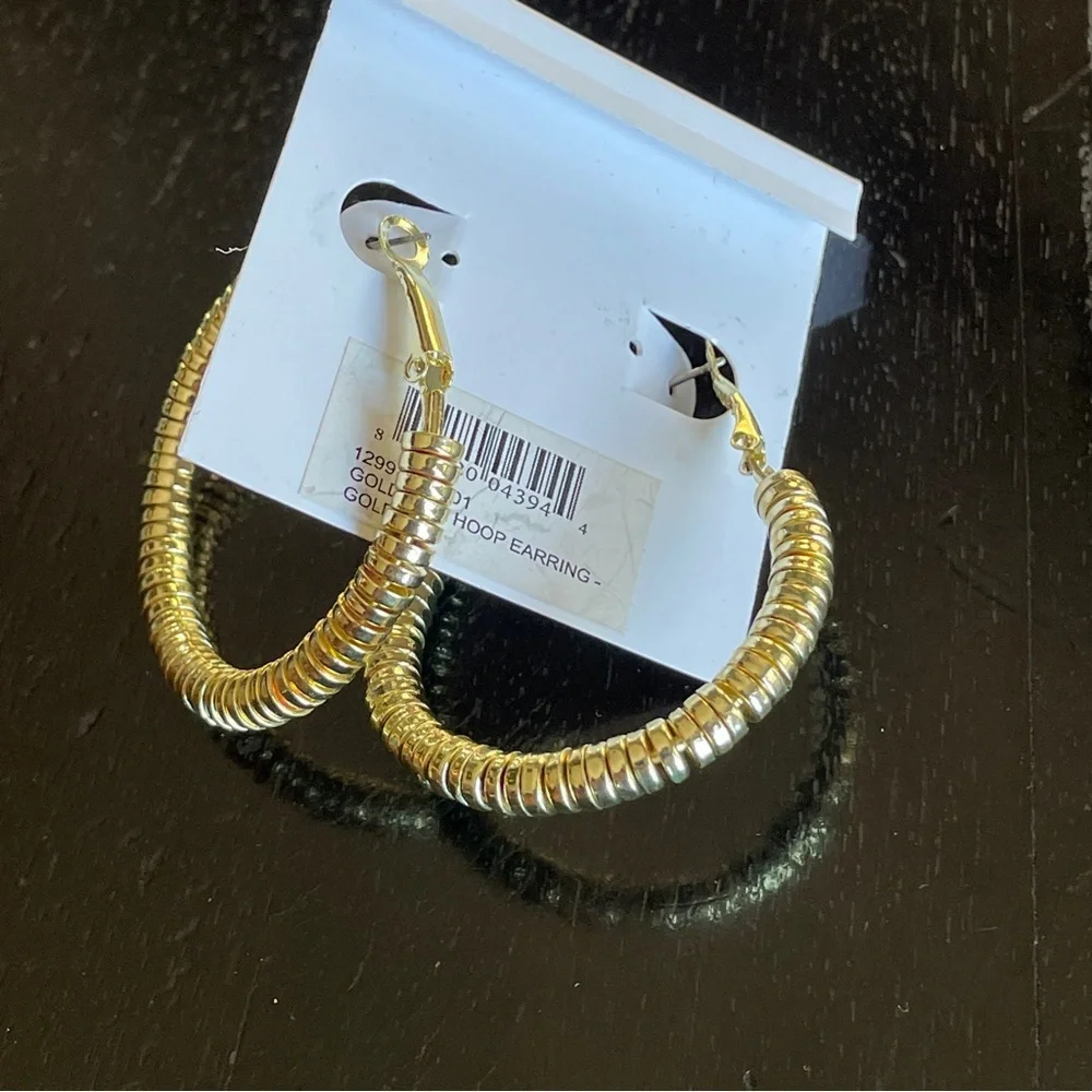 GOLD COIL HOOP EARRING by Jules Smith, NWT. - Picture 15 of 15